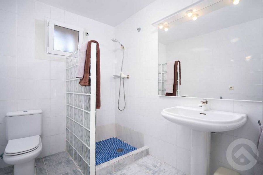 Letting Rosana with 4 bathrooms and 4 bedrooms in Moraira