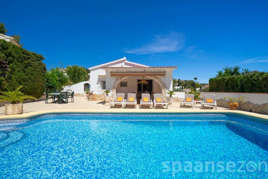 Casa Alicia in Moraira with a huge garden around the private swimming pool