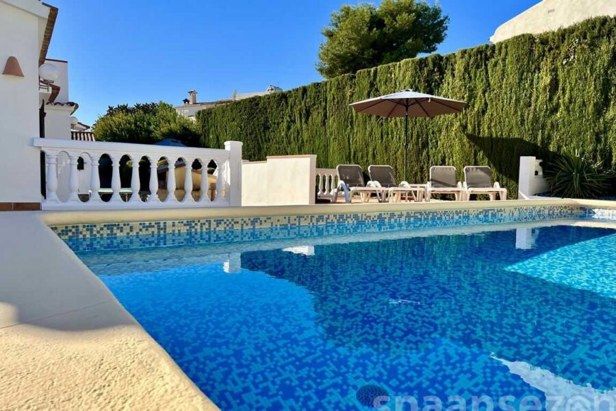 Private pool with large terrace around including sunbeds in Moraira