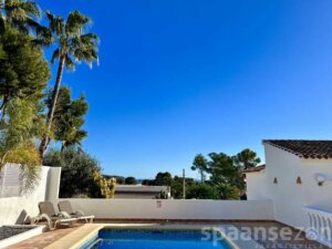 Villa Lara has a private pool with sea view in Moraira