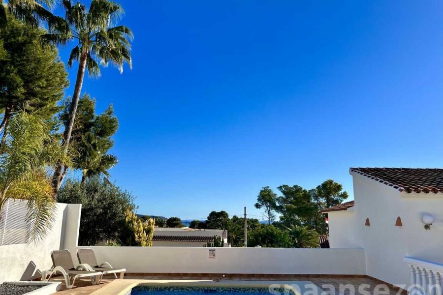 Villa Lara has a private pool with sea view in Moraira