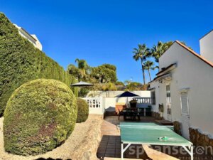 Pingpong table in the garden of Casa Lara in Moraira