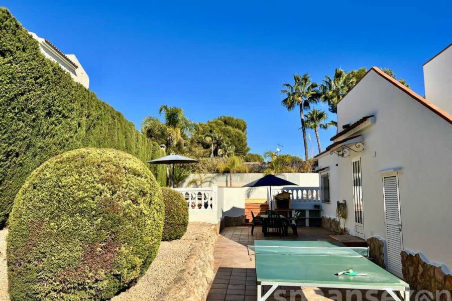 Pingpong table in the garden of Casa Lara in Moraira