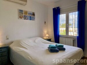 Master bedroom with a 160x200cm boxspring bed