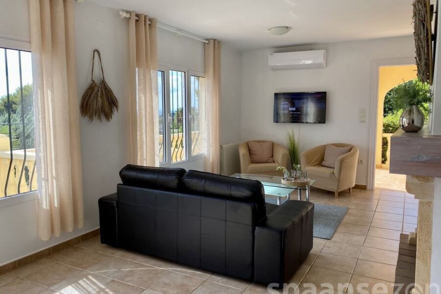 Holiday rental in Moraira with light living room including sea view