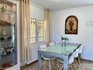 Modern dinningroom in holiday rental Lara