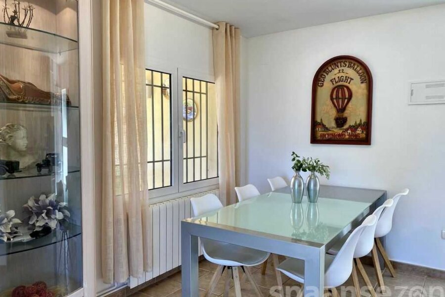 Modern dinningroom in holiday rental Lara