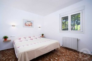 Holiday let Casa Patricia with a 180x200cm bed in Moraira