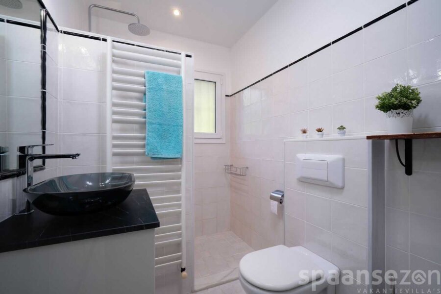 Vacation home Patricia has 3 spacious bathrooms in Moraira