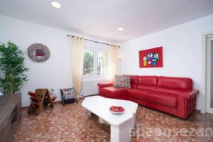 Vacation home Patricia has a living with airco, tv and sea view