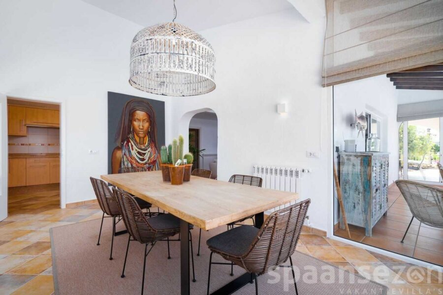 Dining table with access to kitchen
