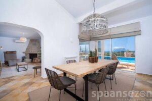 Dinning room with sea view