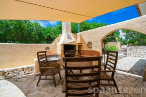 BBQ area with outdoor dinning table in Moraira