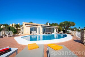 Pool villa Annamar with around the pool some sunbed with mattresses