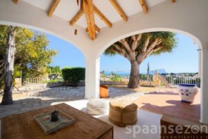 Pool villa Annamar with covered terrace and sea view