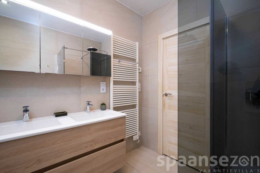 Second bathroom in pool Villa Annamar has a double sink, toilet and rain shower