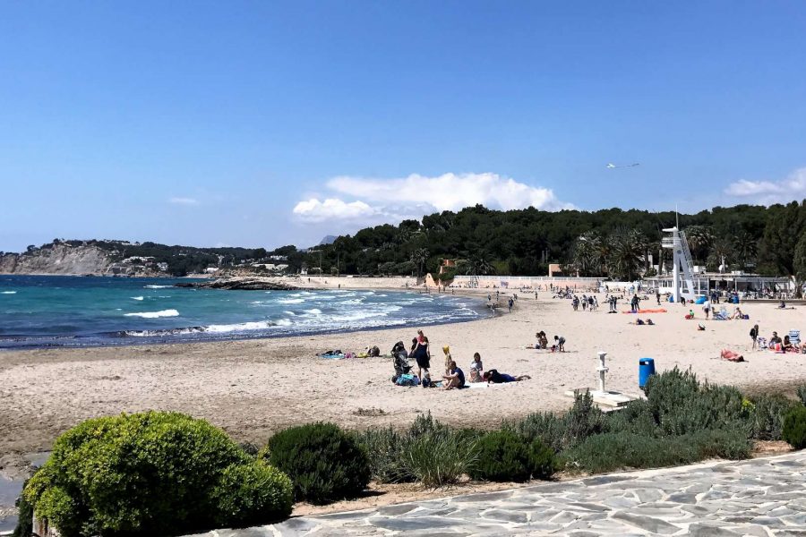 Stranden van Moraira aan de Costa Blanca in Spanje