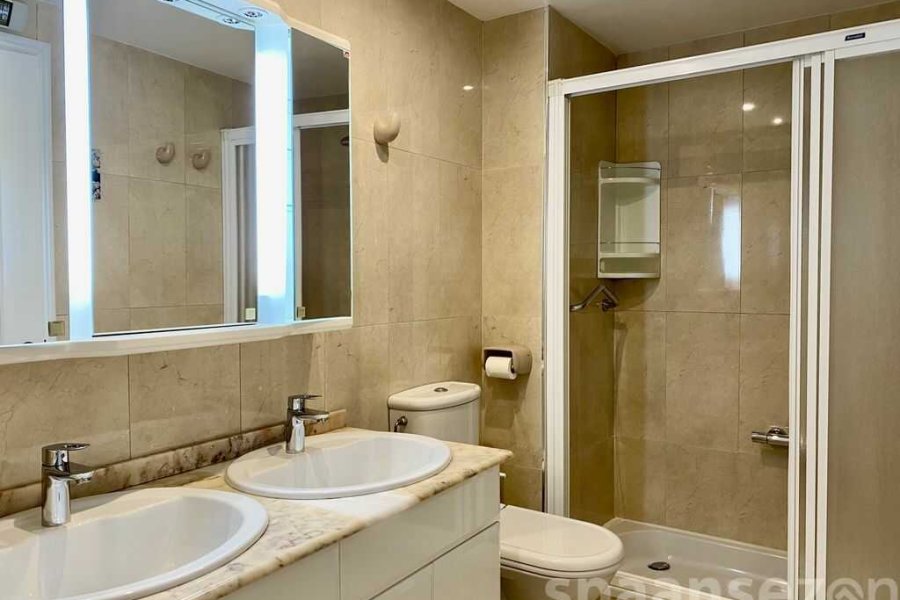 The apartment in Moraira has two bathrooms