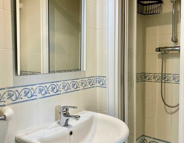 The apartment in Moraira has two bathrooms
