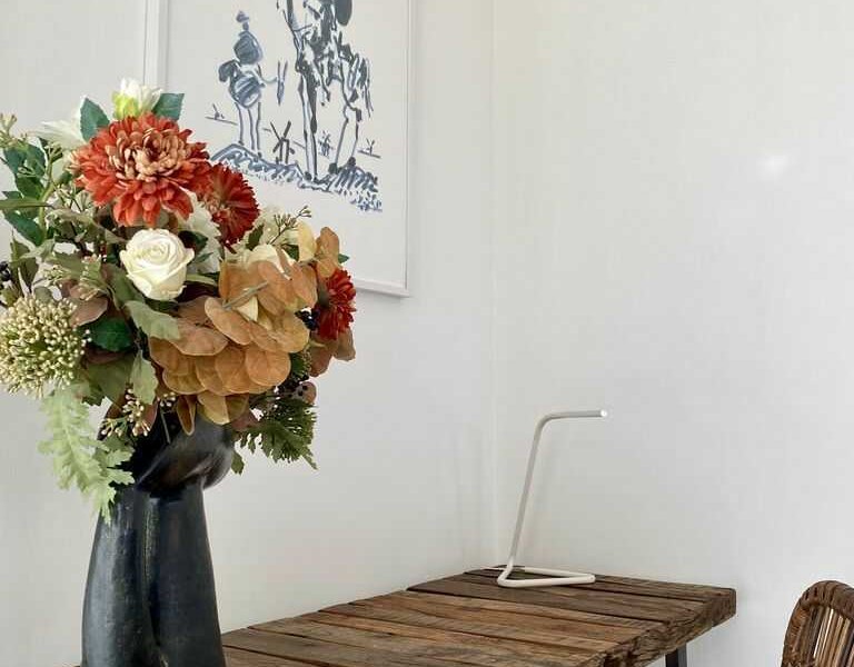 Decorative desk in Moraira Suites