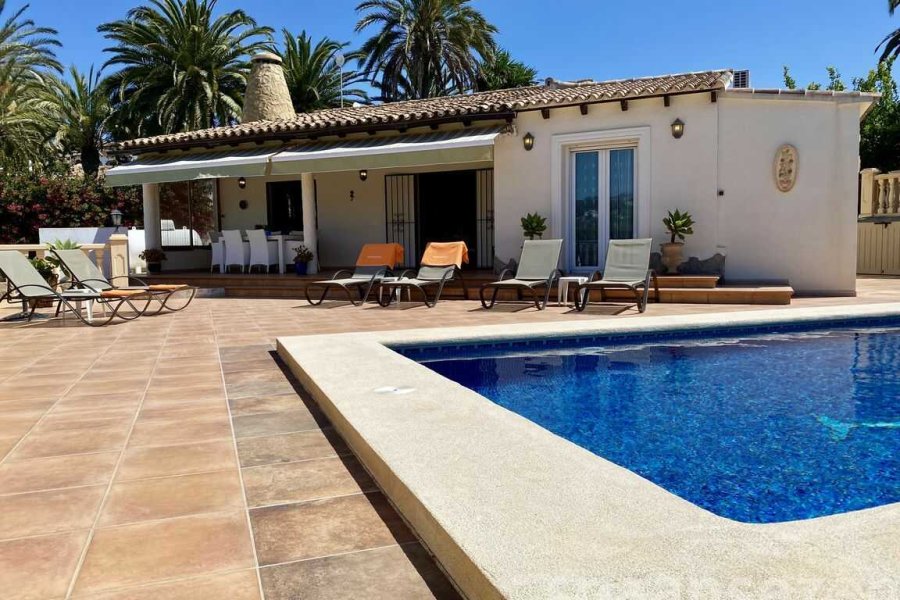 Casa Maia is een prachtig gelegen villa in Moraira voor 6 personen