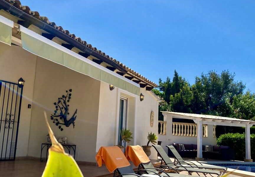Casa Maia in Moraira has a large terrace with private swimming pool