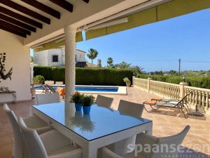 Villa Maia in Moraira with covered terrace and view on the pool