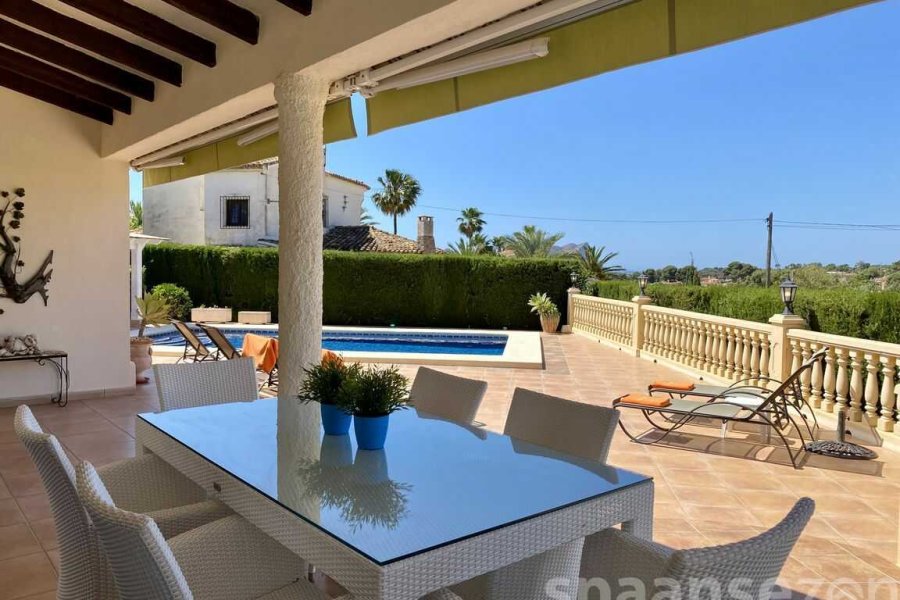 Villa Maia in Moraira with covered terrace and view on the pool