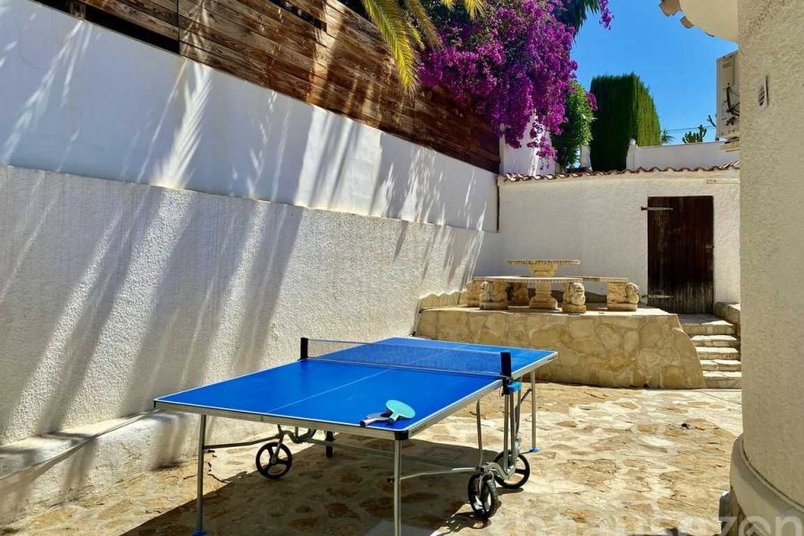 Casa Maia in Moraira has his own table tennis table in de garden