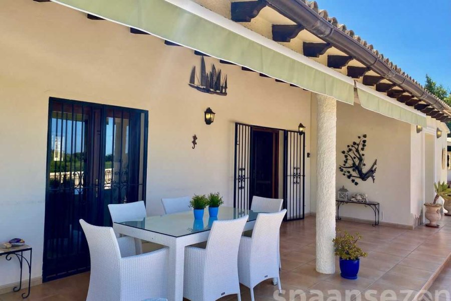 Casa Maia in Moraira with covered terrace and beautiful mountain views