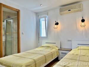 Bedroom with two beds of 90 x 200 cm in Moraira