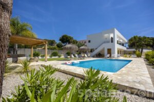 Holiday villa with a huge garden around the villa