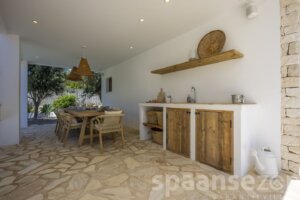 Holiday villa with outdoor kitchen