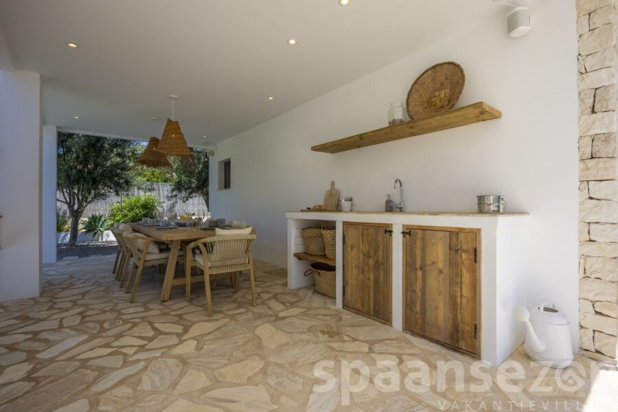 Holiday villa with outdoor kitchen