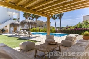 Holiday villa with huge garden including a private pool