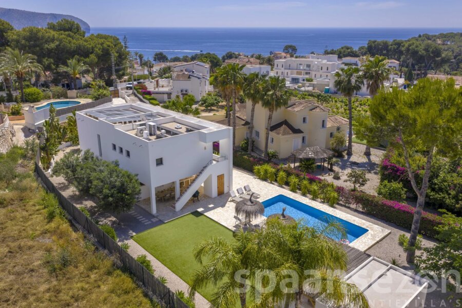 Villa Andrago in Moraira is near by the sea