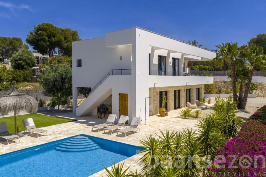 Villa Andrago is een 8 persons modern villa near Andrago beach