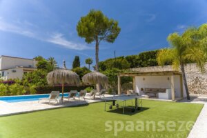 Andrago in Moraira with table tennis table in the garden