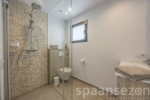 Holiday villa with modern 2 bathrooms
