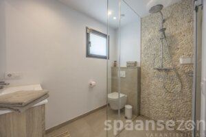 Holiday villa with modern 2 bathrooms