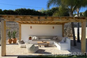 Holiday villa with huge garden including a private pool