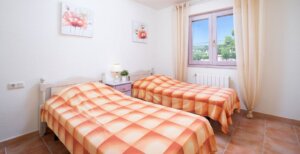 Villa Rosana in Moraira has on the lowest level an extra bedroom with bathroom and direct access to the bbq area