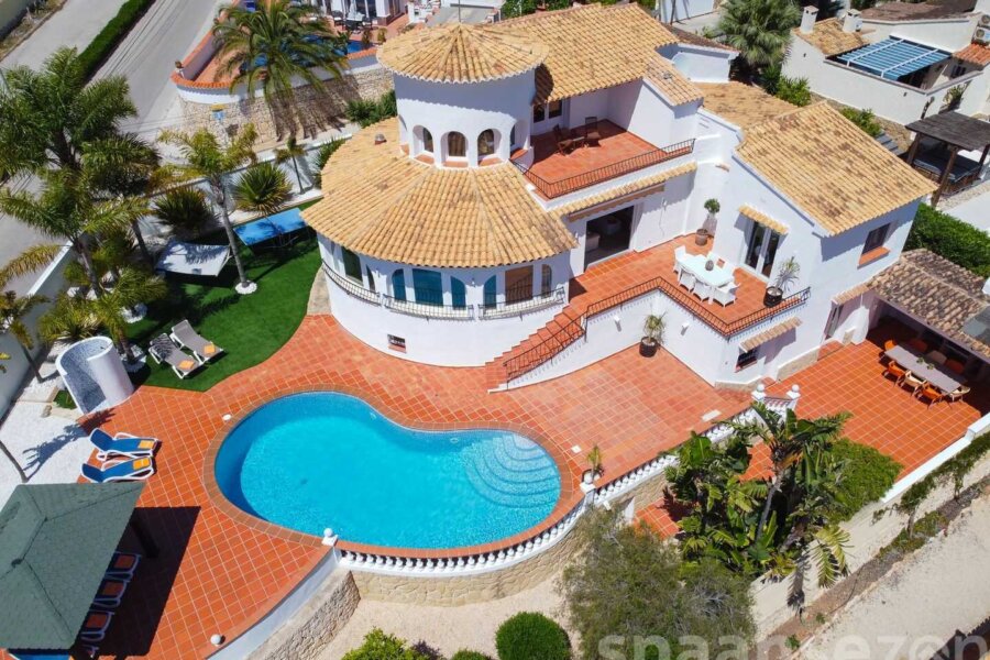 Sea view villa for 8 persons with private pool in Moraira