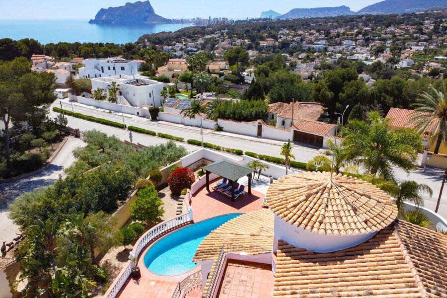Sea View Villa Rosana in Moraira is suitable for 8 persons and near the coast