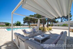 Villa La Serena in Moraira with comfortable lounge area in de huge private garden