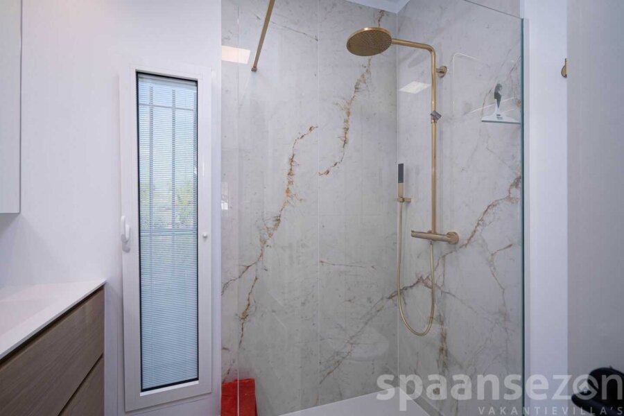 Villa La Serena in Moraira has 3 modern bathrooms with sink, toilet en rain shower