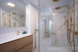 Villa La Serena in Morara has a bathroom with double rain shower