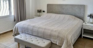 Villa Bahia del Portet in Moraira has an extra bedroom with ensuite bath room
