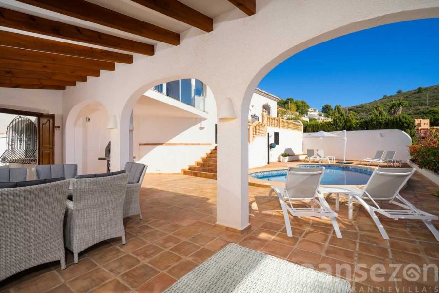 Villa Bahia del Portet in Moraira with private swimming pool and a terrace with full privacy.