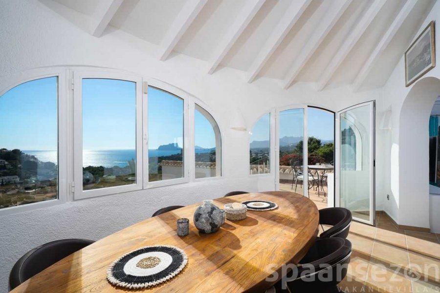 Villa Bahia del Portet in Moraira with an open dinning room with fantastic sea views.